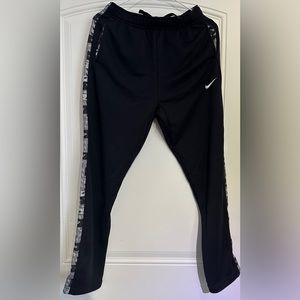 Nike big kid sweat pants ( big kid size XL )